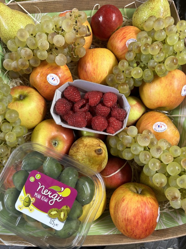 Livraison et préparation de corbeille de fruits pour une naissance ou un baptême à Bordeaux en Gironde