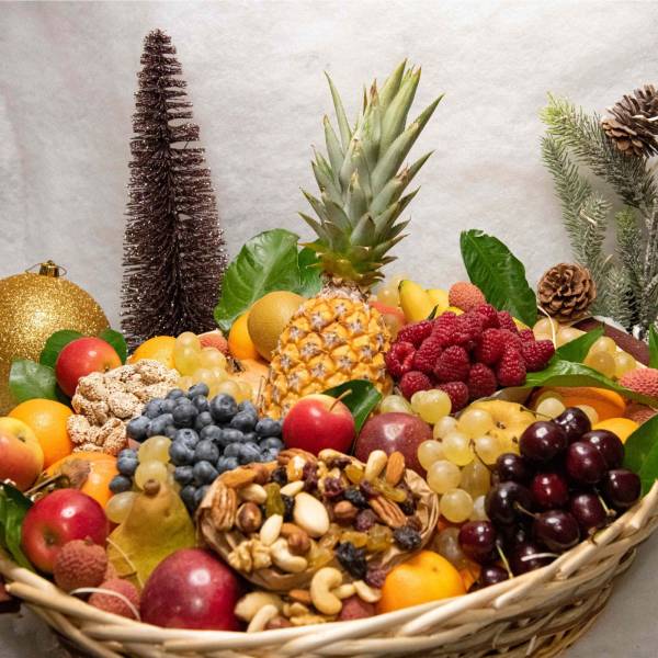 A l'approche des fêtes, votre spécialiste de la livraison de corbeilles de fruits sur Bordeaux, opte pour une corbeille à la fois festive, fruitée et gourmande